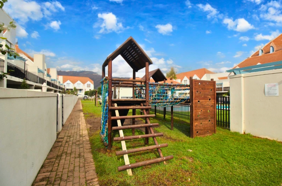 2 Bedroom Property for Sale in Gordons Bay Central Western Cape